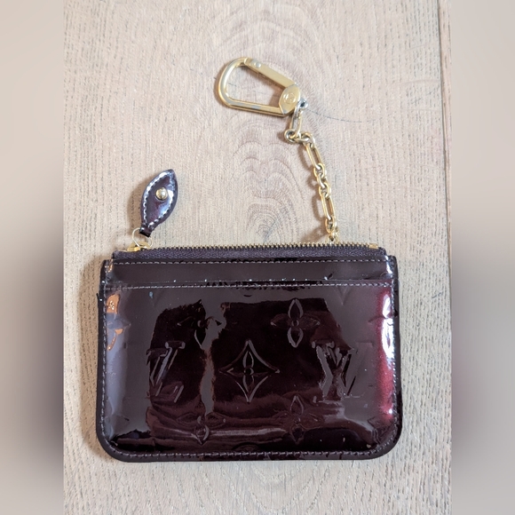 Louis Vuitton Vernis Patent Key & Card Holder in Plum with Gold Hardware - Picture 4 of 6